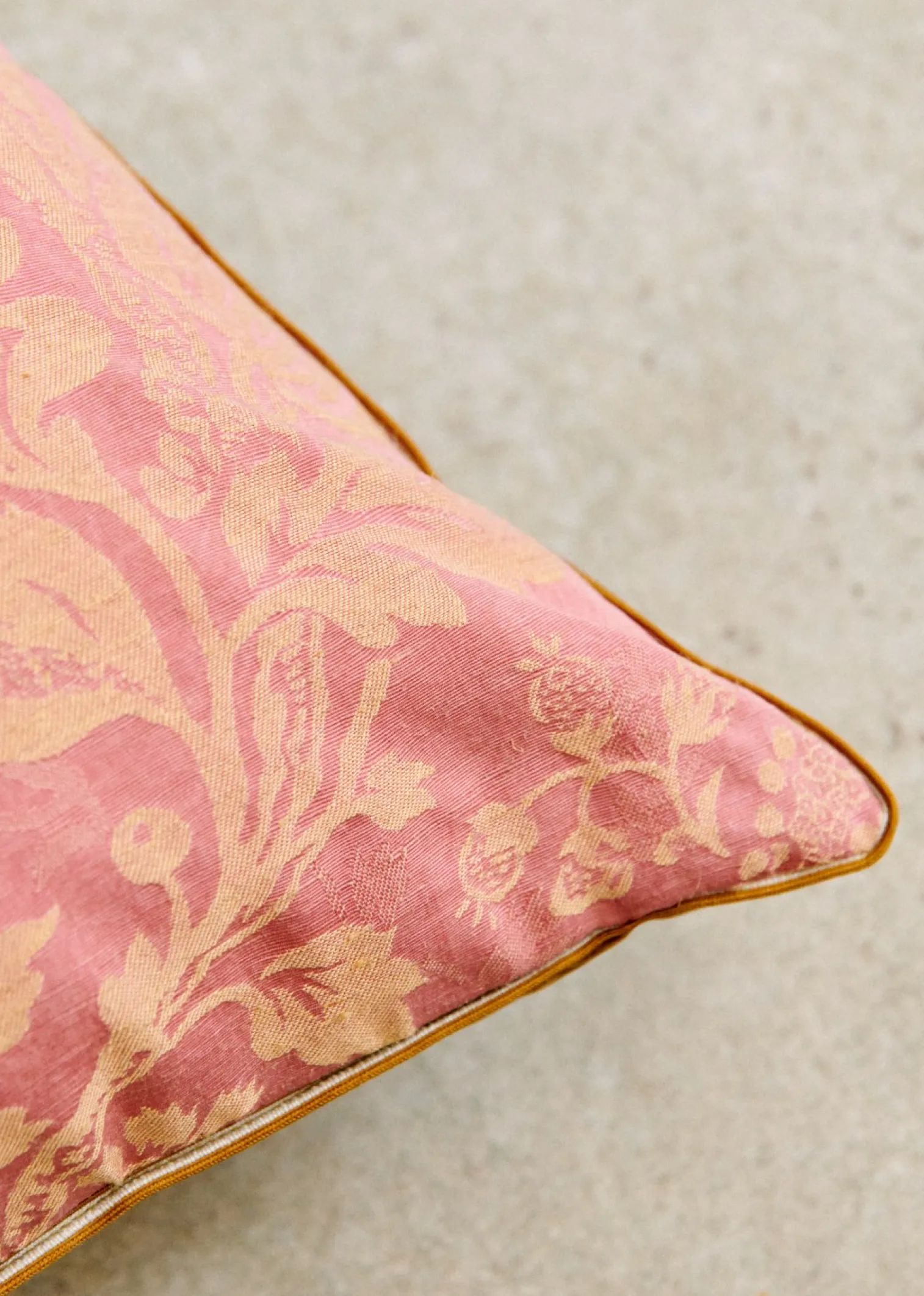 Sezane Coussin Vintage - Très Grand Modèle- La Sélection Vintage | Les Tissus