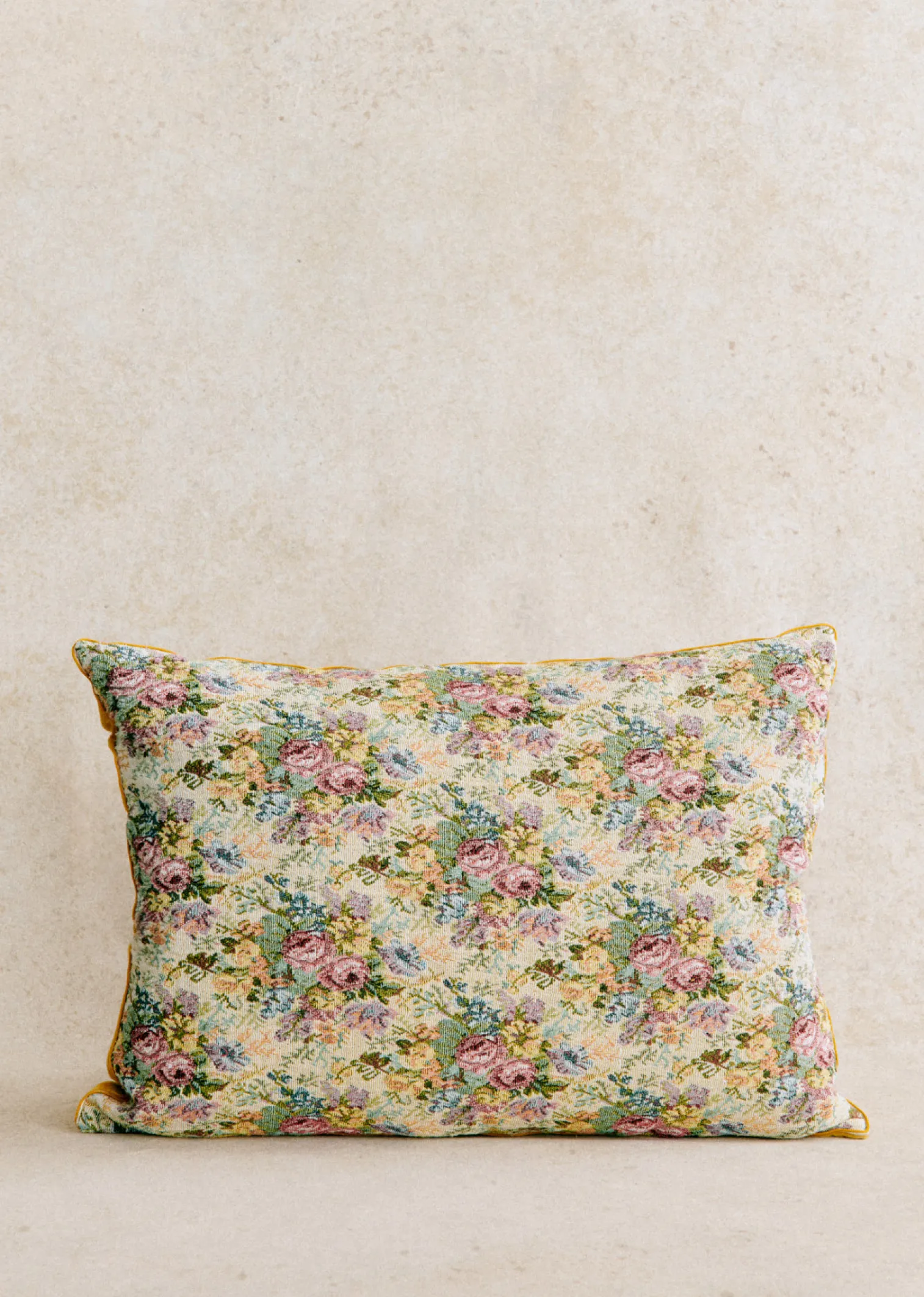 Sezane Coussin Vintage - Très Grand Modèle- La Sélection Vintage | Les Tissus