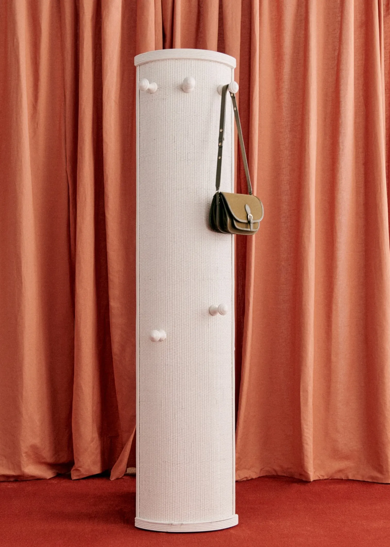 Sezane Ensemble De Chambre Vintage En :  porte Manteau, Commode Et Miroir- La Sélection Vintage