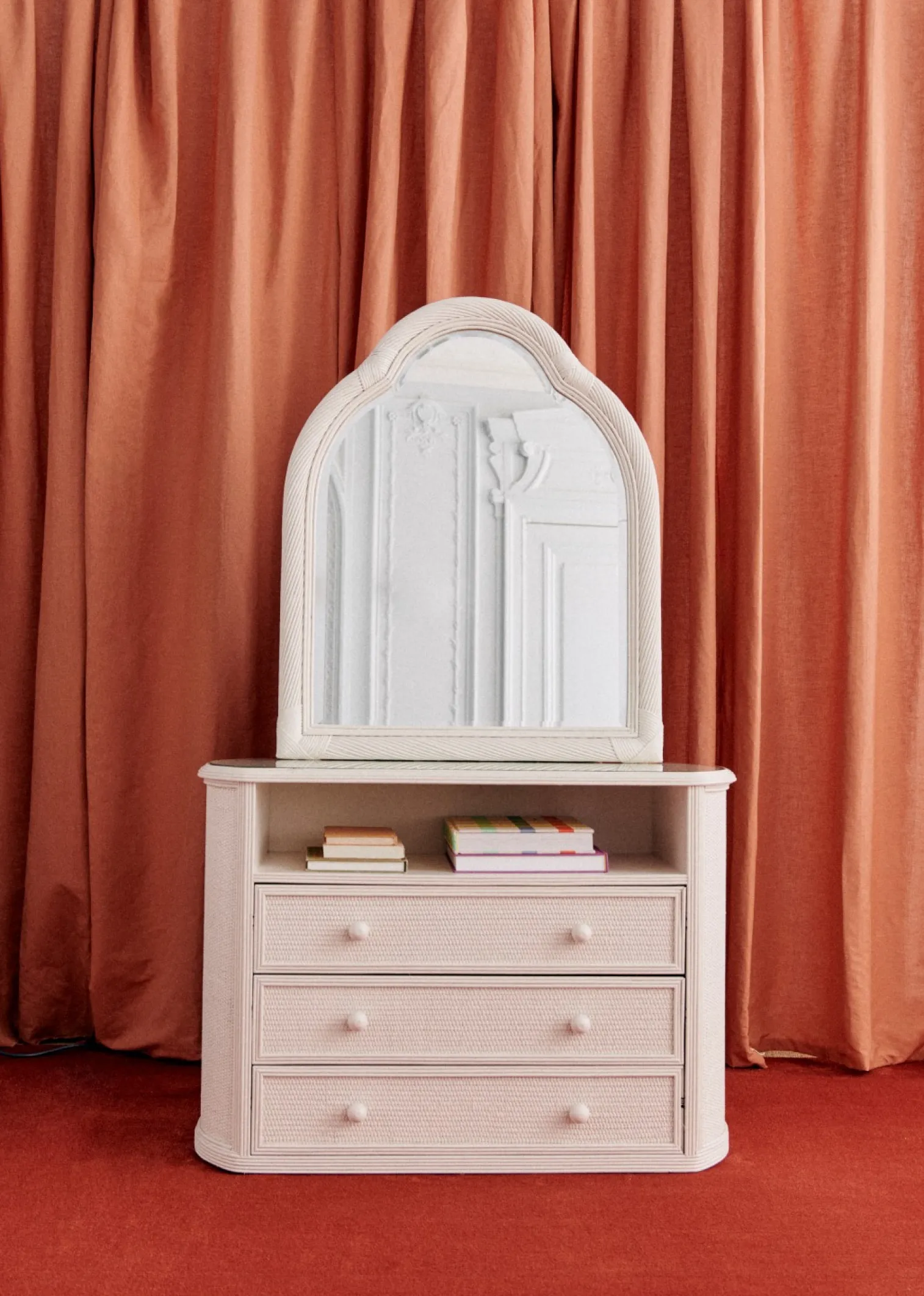 Sezane Ensemble De Chambre Vintage En :  porte Manteau, Commode Et Miroir- La Sélection Vintage