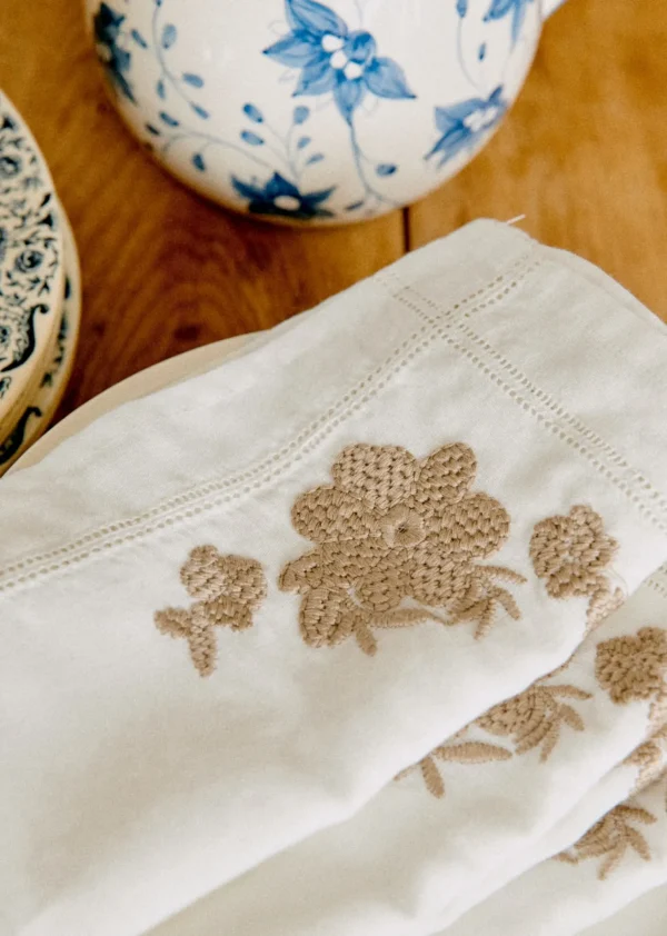 Sezane Set De 4 Serviettes - Fleurs Brodées- Les Tissus | La Vaisselle